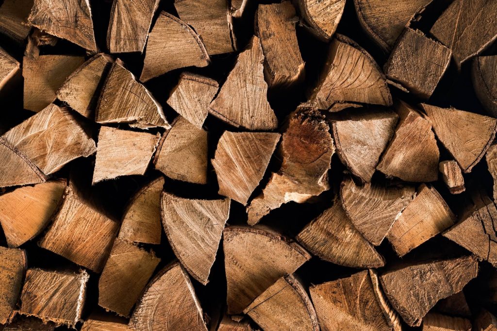 Kiln-Dried Logs or Seasoned Logs
